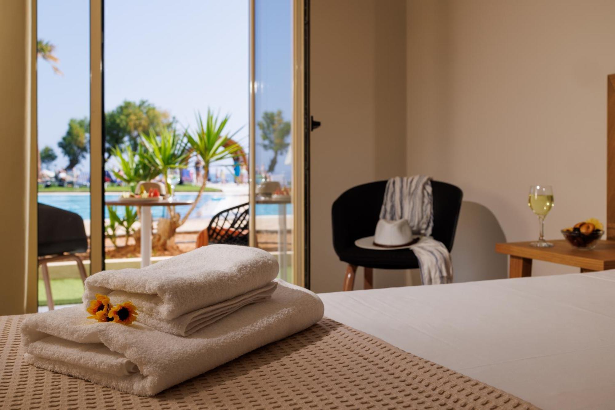 Malia Bay Beach Hotel & Bungalows Kültér fotó